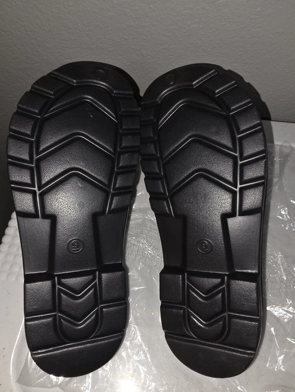 Bundle Of 2 Men's Old Navy Green & Black Eva Slip On Clogs Size 9